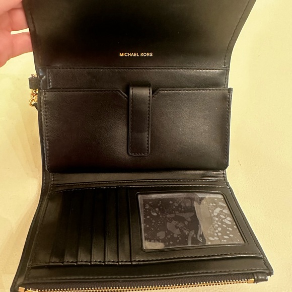 Michael Kors Jet Set Leather Large Flap Phone Wristlet-NWOT - Picture 3 of 5